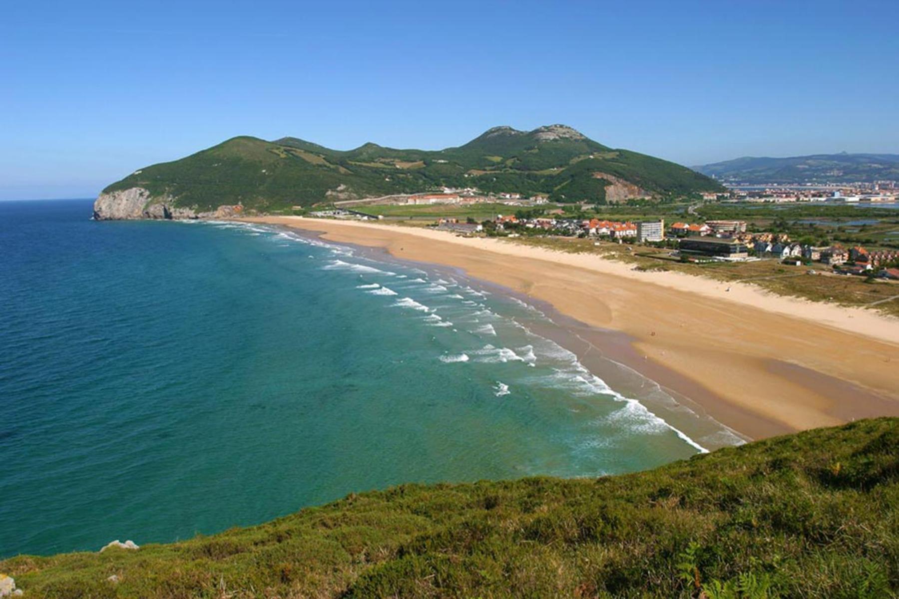 Duplex Playa Berria Apartment Piedrahita  Bagian luar foto